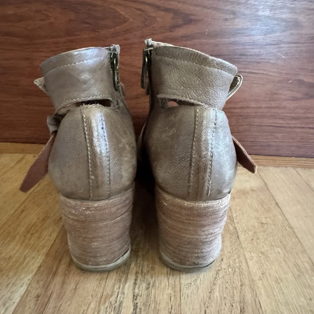 AS 98 Women 40/9.5 Taupe Suede Brown Leather Strap Wedge Platform Shoes Closed